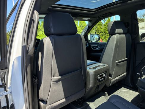 Used 2024 Chevrolet Tahoe Z71 w/ Luxury Package AWD/4WD image 15