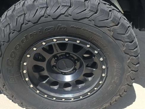 Used 2023 Toyota Tacoma TRD Off-Road w/ TRD Premium Off Road Package AWD/4WD image 5