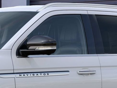 New 2027 Lincoln Navigator Premiere AWD/4WD image 22