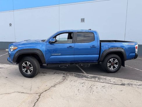 Used 2017 Toyota Tacoma TRD Off-Road AWD/4WD image 19