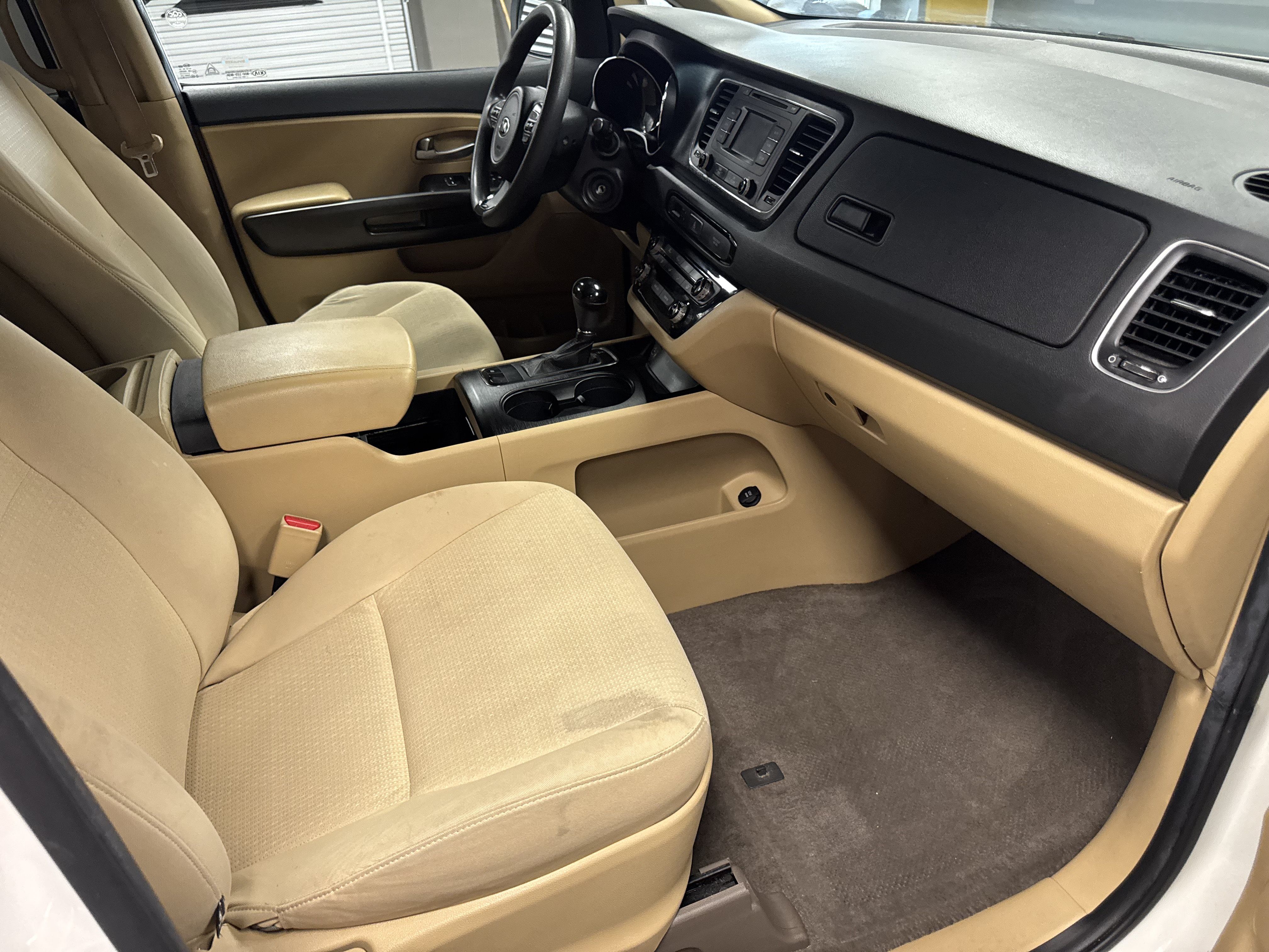 Used 2017 Kia Sedona LX FWD image 11