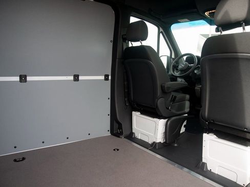 Used 2025 Mercedes-Benz Sprinter 2500 image 37