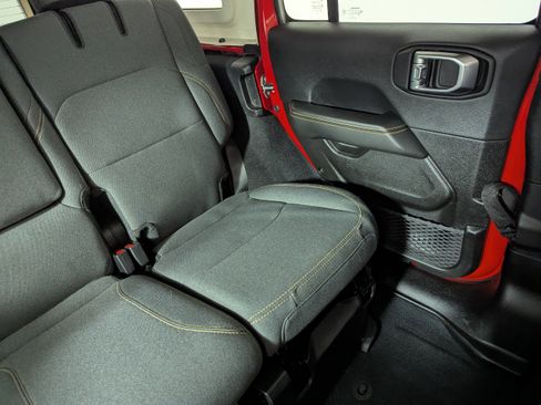 Used 2025 Jeep Wrangler Unlimited Sahara AWD/4WD image 14