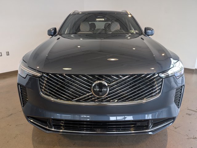 Used 2026 Volvo XC90 B6 Plus w/ Protection Package Premier AWD/4WD image 2