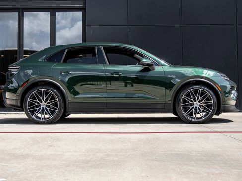 Certified 2025 Porsche Macan 4 Electric image 12