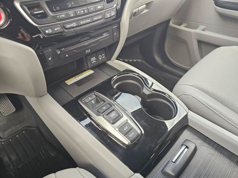 Used 2020 Honda Pilot Touring image 30