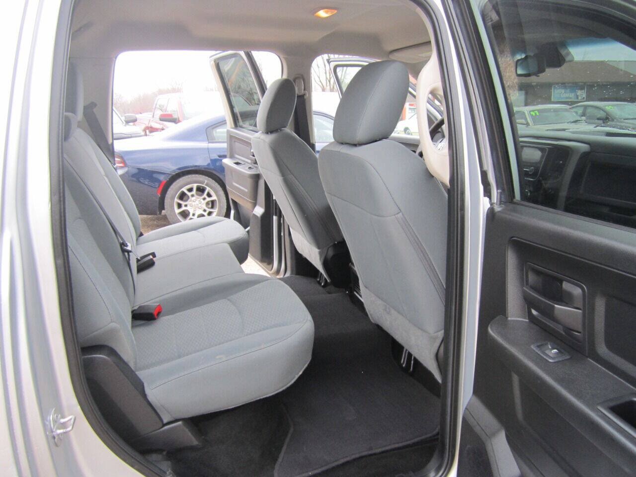 Used 2016 RAM 1500 Express RWD image 11