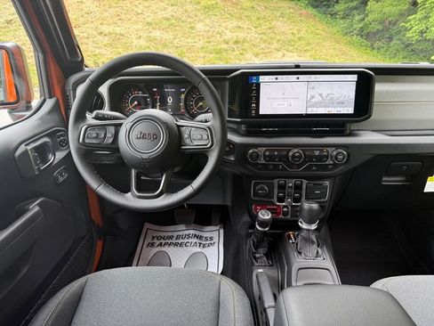 New 2025 Jeep Gladiator Sport image 12