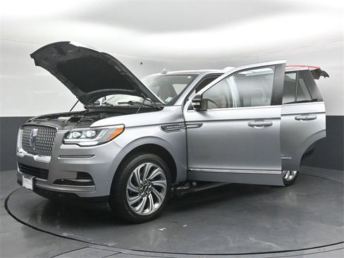 Used 2022 Lincoln Navigator Reserve image 52