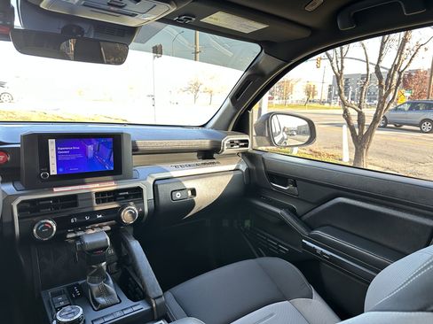 Used 2024 Toyota Tacoma TRD Off-Road image 29