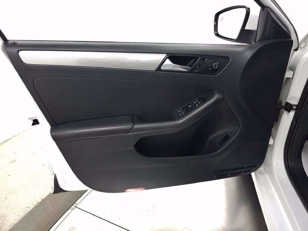 Used 2015 Volkswagen Jetta SE FWD image 11