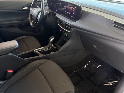 Used 2025 Buick Encore GX Preferred FWD image 19