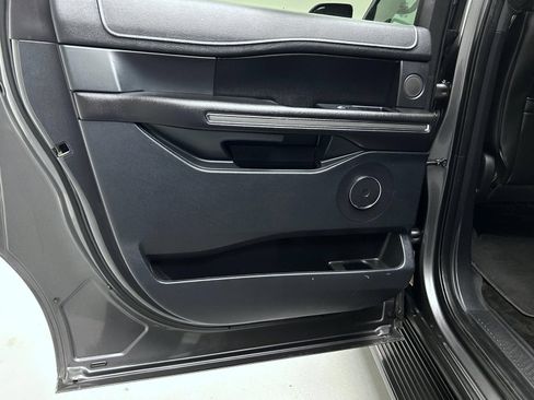 Used 2018 Ford Expedition Max XLT w/ Equipment Group 201A AWD/4WD image 21