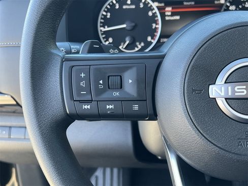 Certified 2025 Nissan Pathfinder S image 11