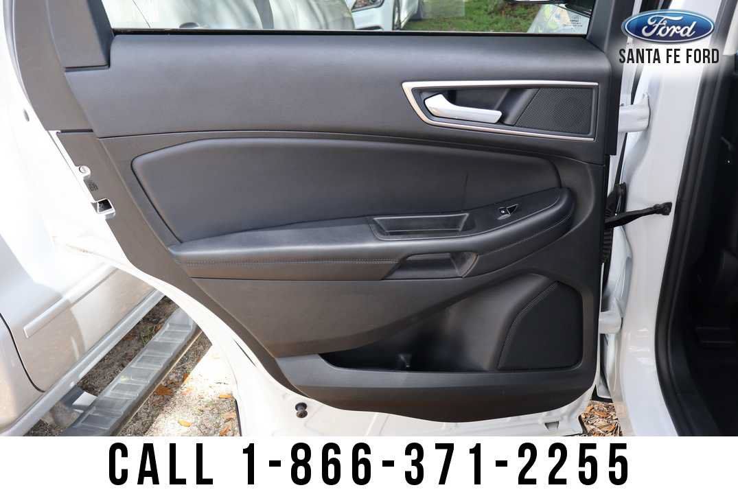 Used 2024 Ford Edge SEL AWD/4WD image 16
