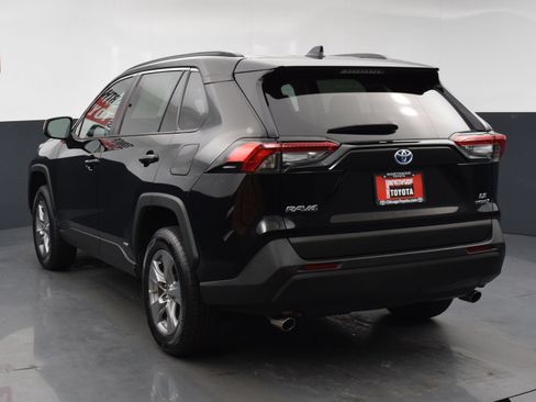 Used 2022 Toyota RAV4 LE AWD/4WD image 3