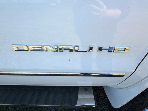 Used 2019 GMC Sierra 2500 Denali w/ Duramax Plus Package AWD/4WD image 23