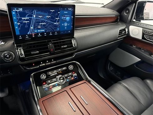 Used 2023 Lincoln Navigator L Reserve image 29