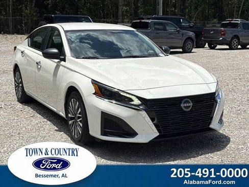 Used 2025 Nissan Altima 2.5 SV FWD image 1