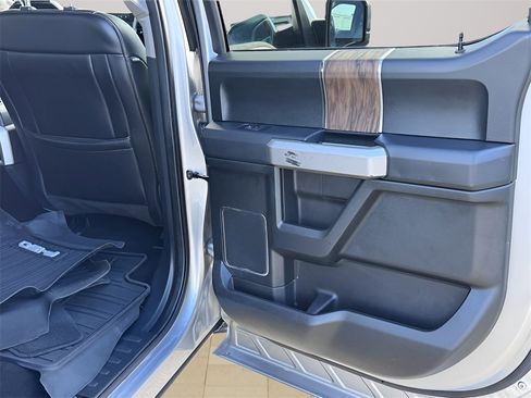 Used 2020 Ford F150 Lariat image 31