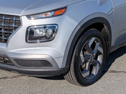 Used 2022 Hyundai Venue SEL image 9
