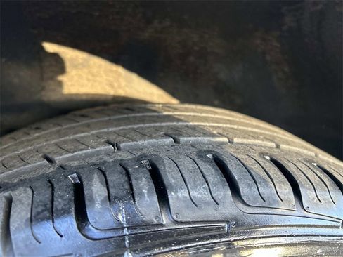 Used 2016 Toyota Corolla LE image 10