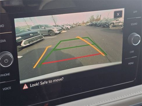 New 2026 Volkswagen Taos SE image 4