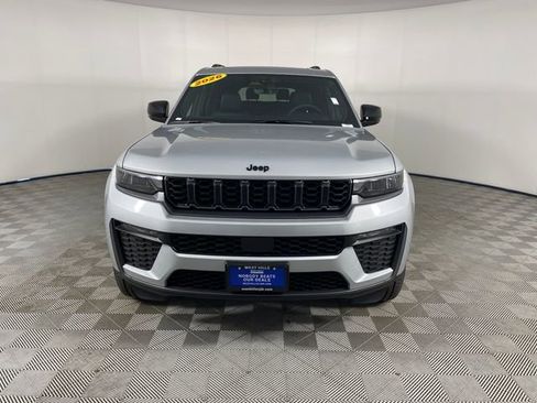 New 2026 Jeep Grand Cherokee L Limited w/ Limited Altitude Package AWD/4WD image 15