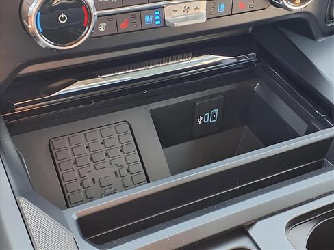 New 2026 Ford F250 Lariat w/ Black Appearance Package image 9