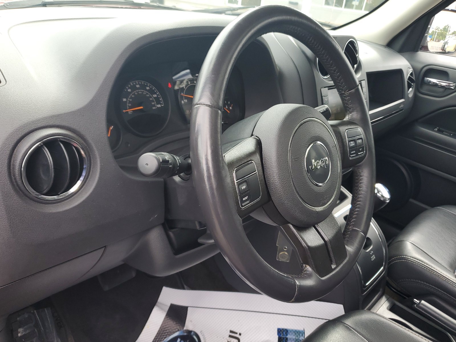 Used 2017 Jeep Patriot Latitude AWD/4WD image 19