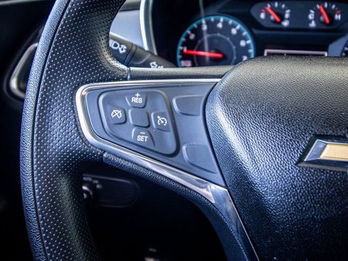 Used 2019 Chevrolet Equinox LS image 28