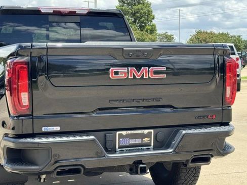 Used 2023 GMC Sierra 1500 AT4 w/ AT4 Premium Package AWD/4WD image 8
