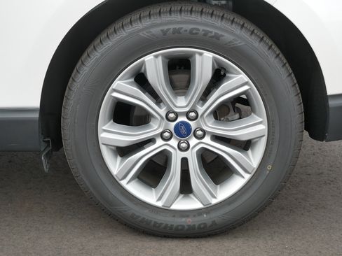 Used 2019 Ford Edge Titanium w/ Equipment Group 301A AWD/4WD image 9