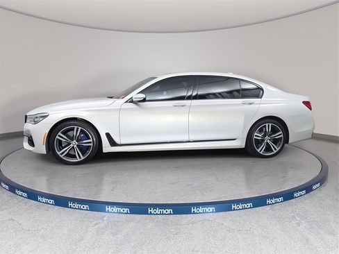 Used 2017 BMW 750i image 3