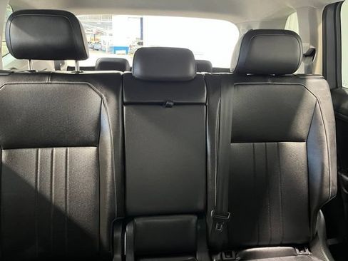 Used 2024 Volkswagen Tiguan SE FWD image 12