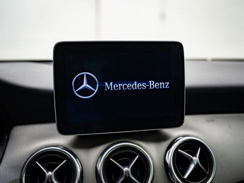 Used 2019 Mercedes-Benz GLA 250 4MATIC image 30