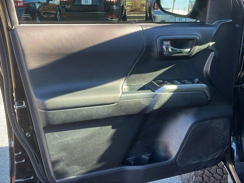 Used 2023 Toyota Tacoma TRD Off-Road image 9