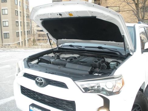 Used 2016 Toyota 4Runner SR5 Premium image 14