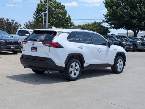 Used 2021 Toyota RAV4 LE AWD/4WD image 6