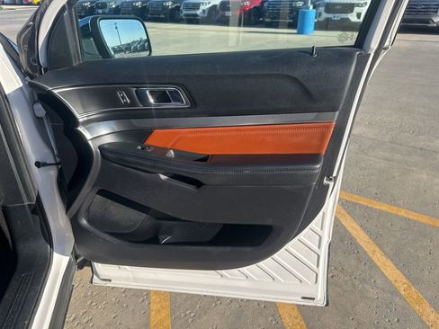 Used 2019 Ford Explorer XLT w/ Equipment Group 202A AWD/4WD image 31