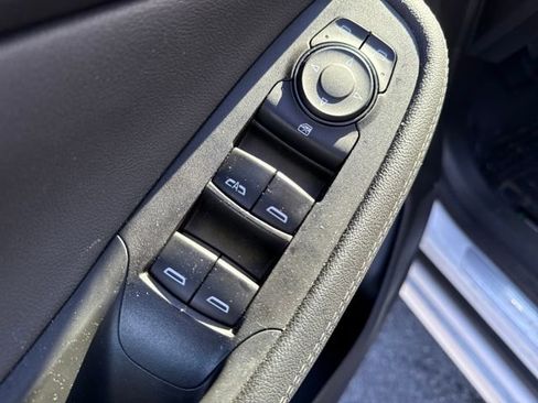 Used 2020 Buick Encore GX Essence w/ Experience Buick Package image 23