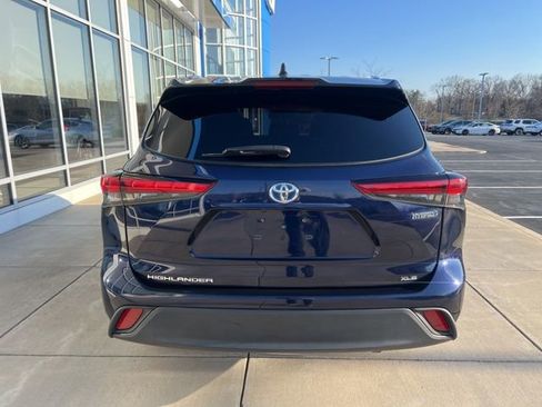 Used 2021 Toyota Highlander XLE image 4