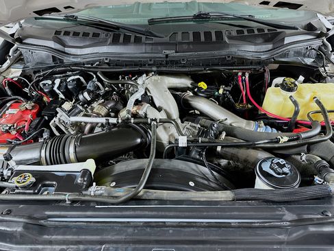 Used 2022 Ford F250 Lariat w/ Black Appearance Package image 29