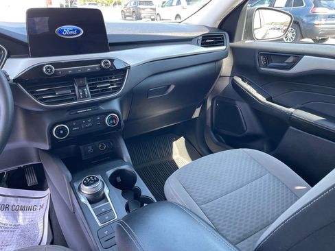 Used 2022 Ford Escape SE image 19