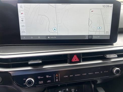 Certified 2025 Kia Sorento S image 9