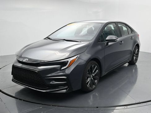 Used 2025 Toyota Corolla SE FWD image 4