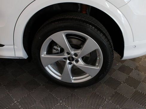 New 2025 Audi Q5 Premium Plus image 21