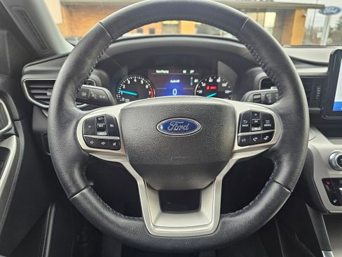 Used 2022 Ford Explorer XLT w/ Equipment Group 202A image 18