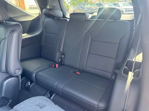 New 2026 Chevrolet Traverse LT w/ Sun and Wheel Package AWD/4WD image 17