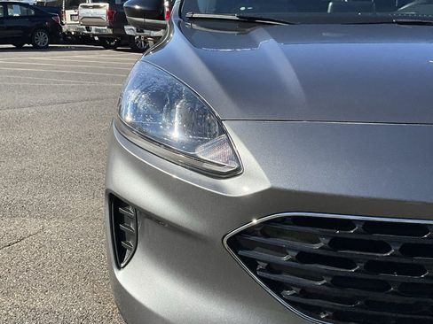 Used 2022 Ford Escape SE w/ SE Sport Appearance Package image 2